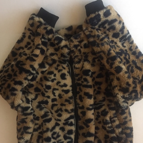 Fabulous Printed Jacket New Without Tags- - Picture 3 of 6